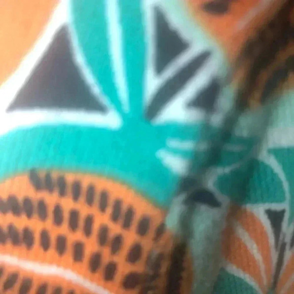 Crown and Ivory sweater - Picture 3 of 4